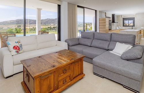 Alhaurin el Grande Cottage | Cubo's Casa Rural Bellaluz/private pool/air conditioning/free wifi
