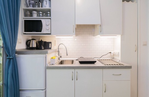 Benalmadena Costa Bed & Breakfast | Cubo's Poseidon Apartment 3 & Pool/room/air conditioning/community pool/free wifi