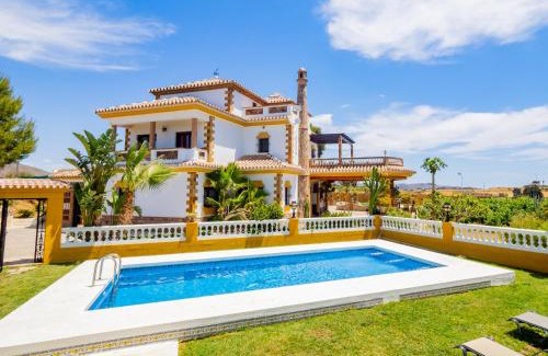 Cartama Villa | Cubo's Villa Fina & Minigolf included