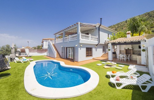 Coin Villa | Cubo's Villa Gabriela Family /Free Wifi/Private Pool/jacuzzi