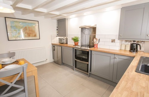Llangollen Cottage | CUDDFAN, pet friendly, character holiday cottage in Llangollen
