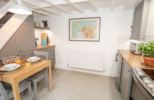 Llangollen Cottage | CUDDFAN, pet friendly, character holiday cottage in Llangollen