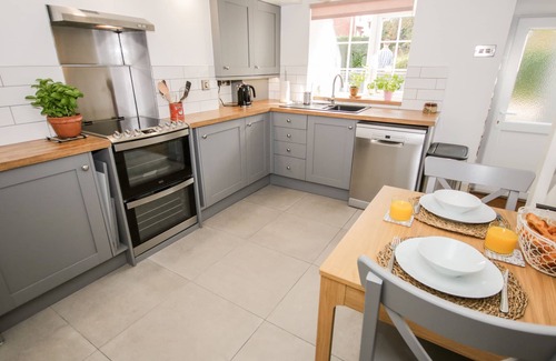 Llangollen Cottage | CUDDFAN, pet friendly, character holiday cottage in Llangollen