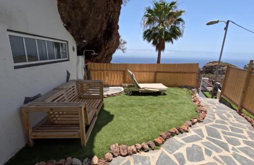 Santa Cruz de Tenerife House | Cueva rural " Old London " with Jacuzzi and swimming pool