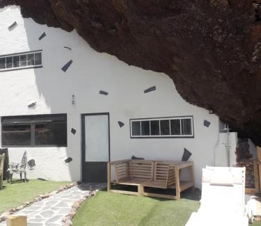 Santa Cruz de Tenerife House | Cueva rural " Old London " with Jacuzzi and swimming pool