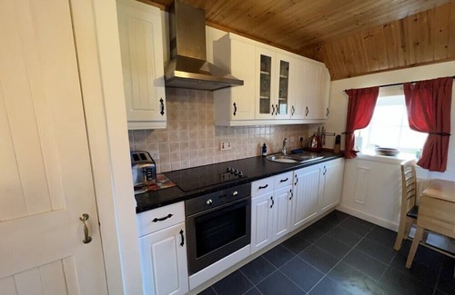 Homore Cottage | CUIR NA BHOIR, pet friendly, with a garden in Creagorry