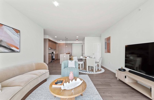 The Loop Apartment | Cultural Mile 2BR, A Stay in the Sky, 65th Floor