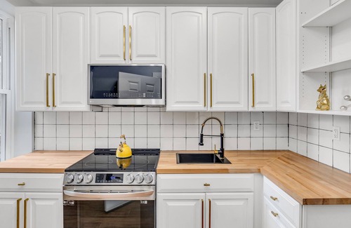North Philadelphia West Apartment | Culture Hub W Oxford St 1BR Art Museum