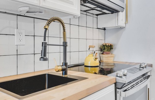 North Philadelphia West Apartment | Culture Hub W Oxford St 1BR Art Museum