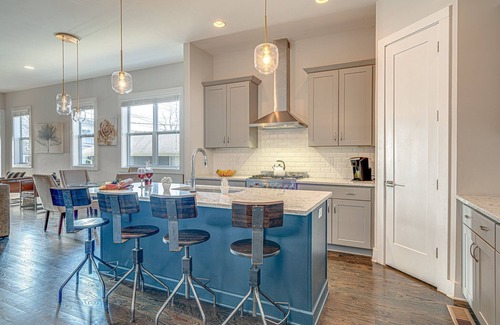 Edgehill Cottage | Cultured Coach - Mins to Broadway - Private Rooftop