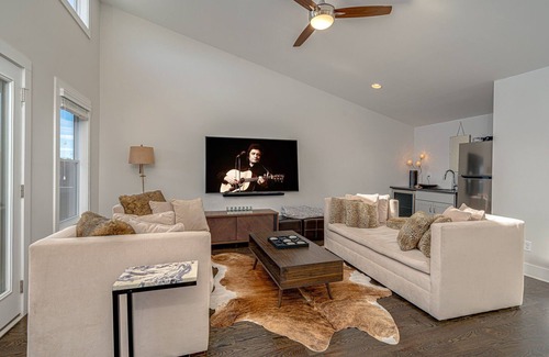 Edgehill Cottage | Cultured Coach - Mins to Broadway - Private Rooftop