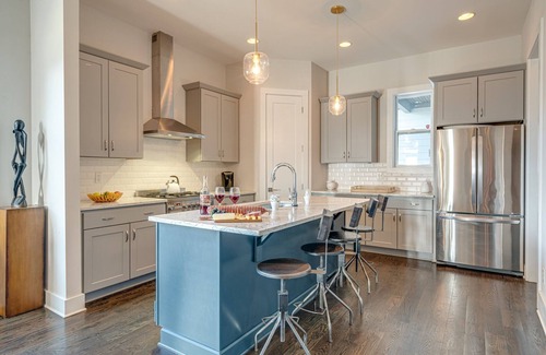Edgehill Cottage | Cultured Coach - Mins to Broadway - Private Rooftop