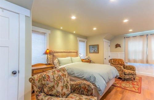 River West House | Cumberland Bungalow walking distance to downtown