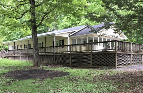 Jamestown House | Cumberland Lake Home! <1 Mile from Jamestown Marina