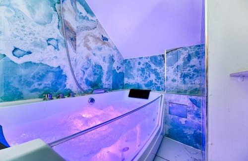 Montgeron Apartment | Cupidon Room