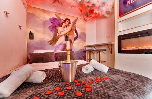 Montgeron Apartment | Cupidon Room