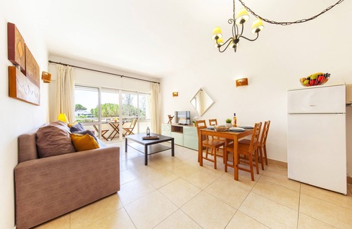 Praia da Rocha Apartment | Curaçao Apt on Praia da Rocha w/Pool Access