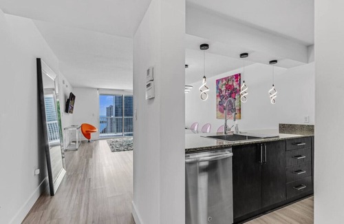 Brickell Condo | Curated Sky Abode: Ocean & City views, Sleeps 6