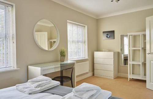 Cheltenham House | Curb Properties - Gorgeous 3 Bedroom House Close To Town Centre