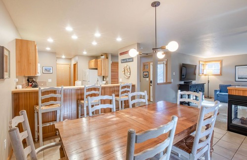 Shorepine Village House | Curious Sea Cow #161-Easy walk to beach, perfect cottage, everything you need! Dog OK.