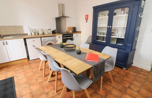 Ingleton Cottage | CURLEW COTTAGE, pet friendly, character holiday cottage in Ingleton
