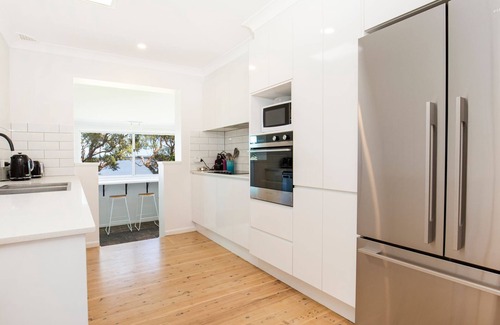 Culburra Beach House | Curleys Outlook - Pet Friendly Waterfront