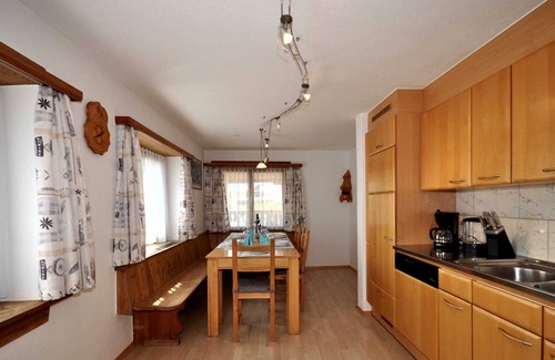 Sent Apartment | Curtin sot 17 Pitaro