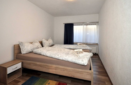 Sent Apartment | Curtin sot 17 Pitaro
