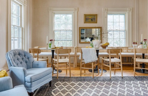 Egremont House | Curtis Room at Egremont Village Inn by AvantStay | Live Music & Bar