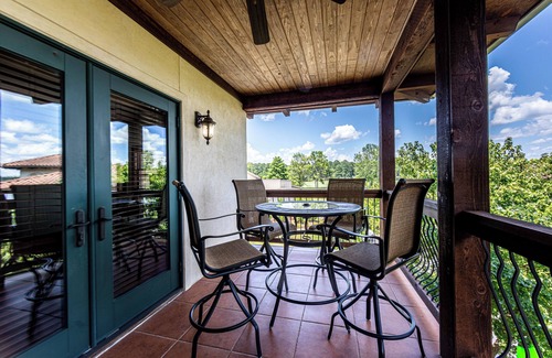 Lake Oconee House | Cuscowilla Waterfront Hotel Style Suite