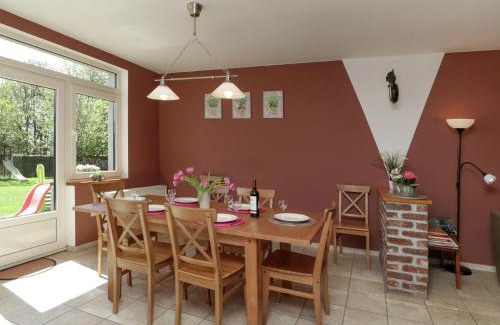 Tenneville House | Cushy Holiday Home with Fenced Garden