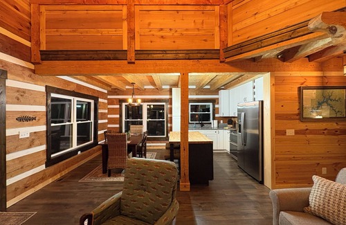 Byrdstown Cabin | Custom 3-bedroom log cabin near 2 marinas on Dale Hollow, Sunset & Star Point.