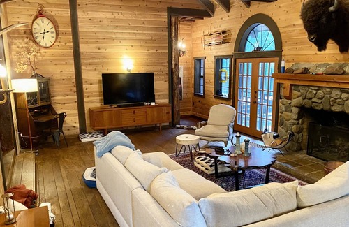 Camp Connell House | Custom-built cabin, high end amenities