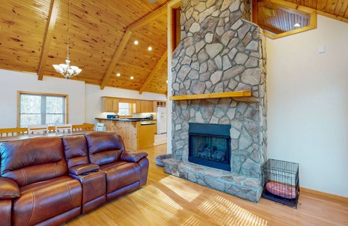 Almond Cabin | Custom-built cabin with wrap-around deck, fireplaces, & mtn views - dog-friendly
