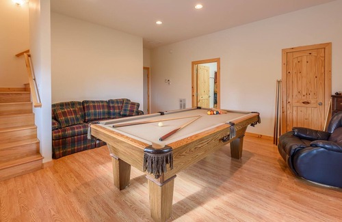 Boone Cabin | Custom-Built Log Cabin Near Activities