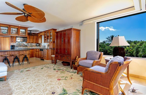 Wailea Condo | Custom Designed Beachfront Ocean View Condo Polo Beach 402!