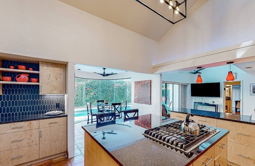 King City House | Custom, dog-friendly home with a private pool, pool spa, WiFi, & central A/C