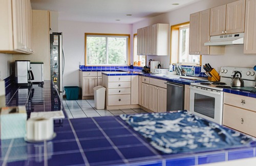 Maxwelton House | Custom Family Beach House - Pet & Child Friendly