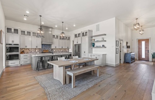 Guthrie House | Custom Farmhouse stay in Guthrie