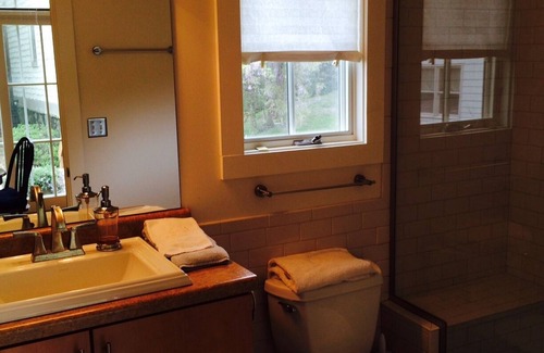Oxford Apartment | Custom Guest House Just a Stroll Away From the Square