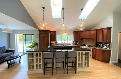 Saratoga Springs House | Custom home 5 min from track