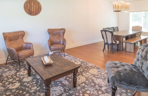 Larkspur House | Custom Home ~ Bonus Room ~ Dog Friendly!