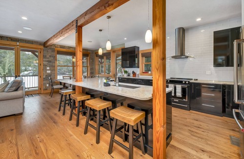 Meredith House | Custom Lake Winnisquam Home For 12