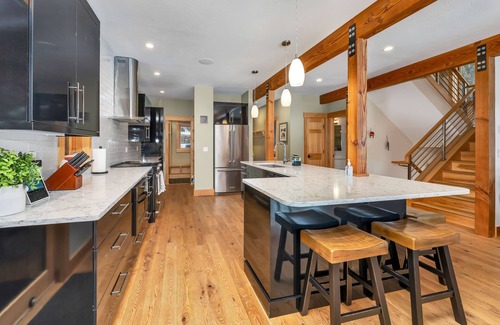 Meredith House | Custom Lake Winnisquam Home For 12