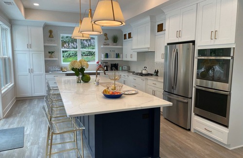 Fennville House | Custom Luxury Home! Huge heated pool, hot tub, all sports lake, min to Saugatuck