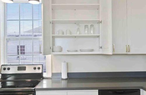 South 7th Ward Apartment | Cute 1bed 1bath 4blocks from French Q, steps to Jazz and music venues