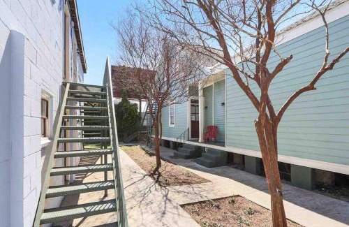 South 7th Ward Apartment | Cute 1bed 1bath 4blocks from French Q near Bourbon St and steps to Jazz Venues