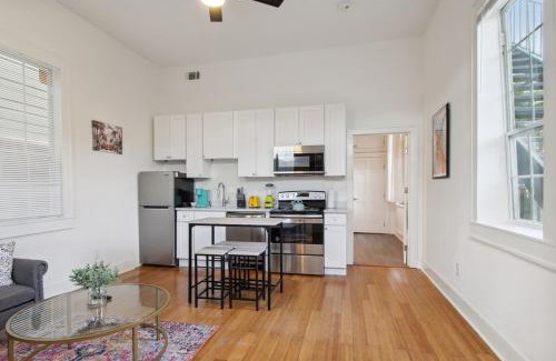 South 7th Ward Apartment | Cute 1bed 1bath 4blocks from French Q near Bourbon St and steps to Jazz venues