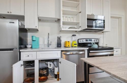 South 7th Ward Apartment | Cute 1bed 1bath 4blocks from French Q near Bourbon St and steps to Jazz venues