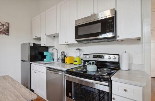 South 7th Ward Apartment | Cute 1bed 1bath 4blocks from French Q near Bourbon St and steps to Jazz venues